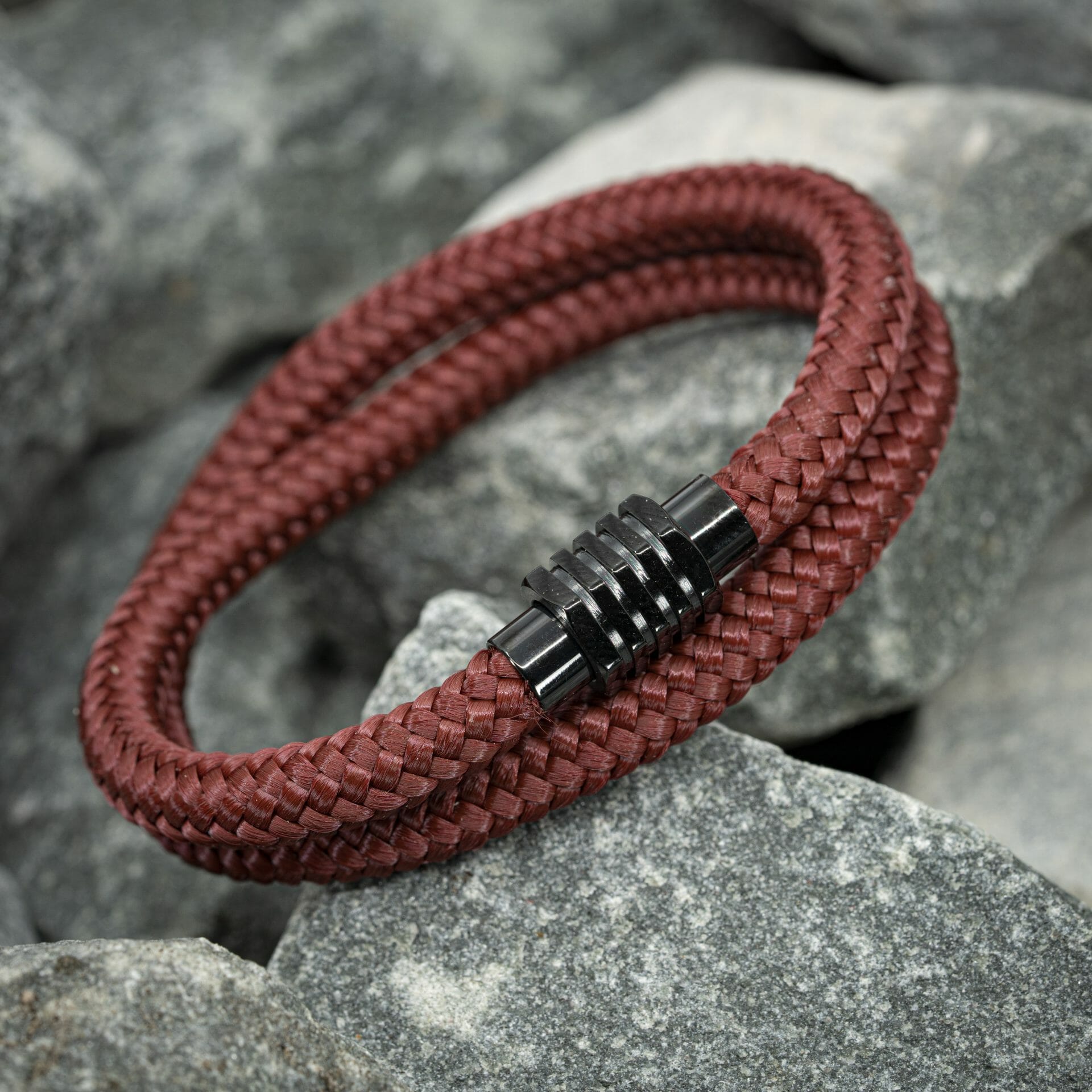 Eigenes Paracord-Armband schwarz – rotes Seil
