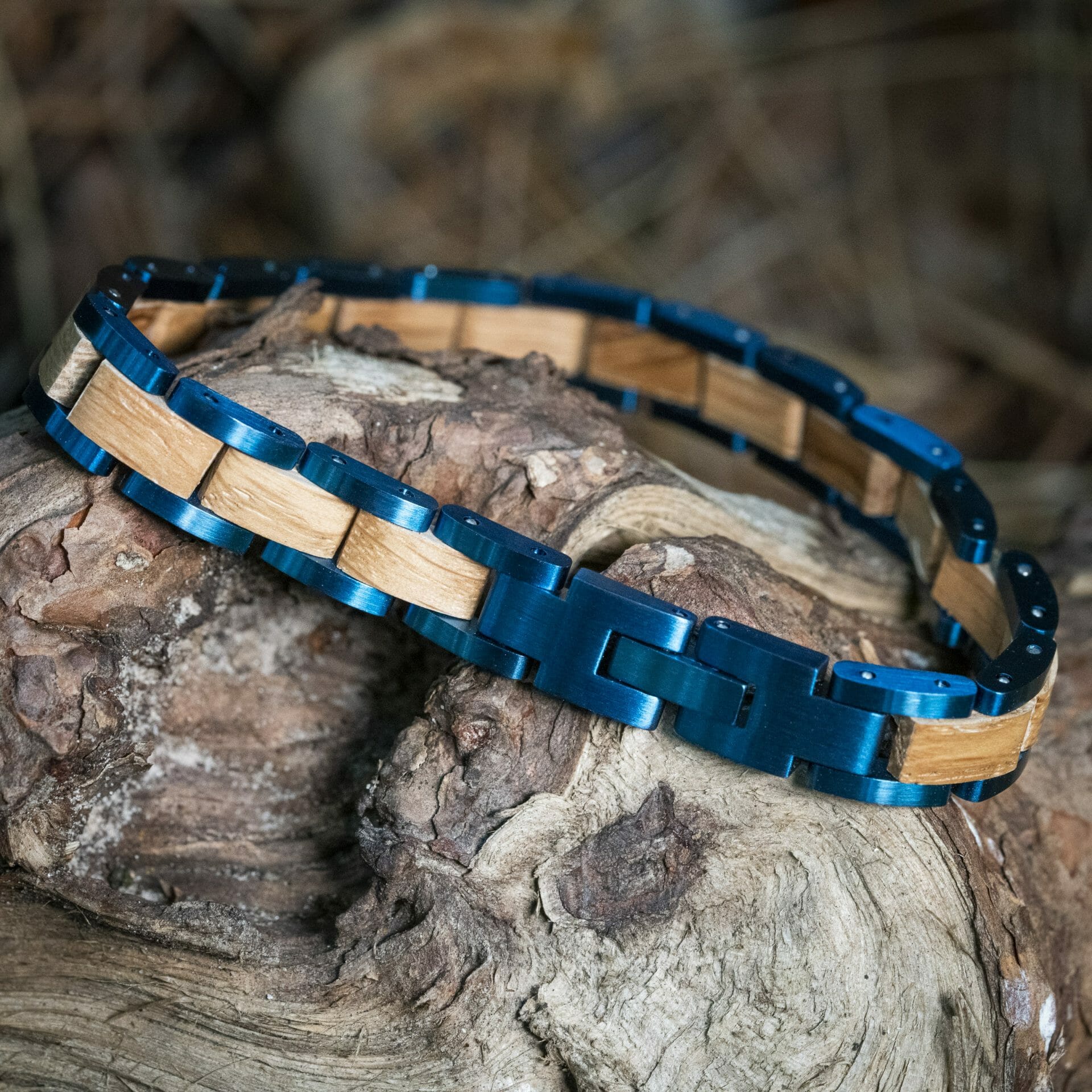 Lazer Blue (Olijf + Laser Blauw) - Houten Armband